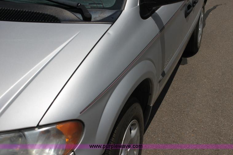 image for item H7380 2001 Dodge Caravan SE minivan
