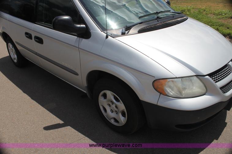 image for item H7380 2001 Dodge Caravan SE minivan