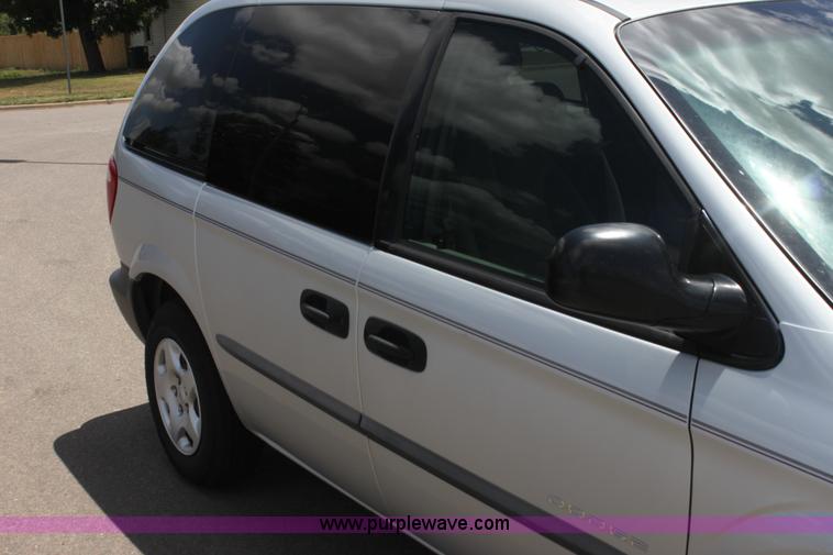 image for item H7380 2001 Dodge Caravan SE minivan