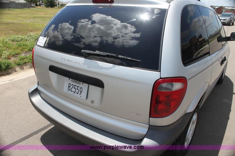 image for item H7380 2001 Dodge Caravan SE minivan