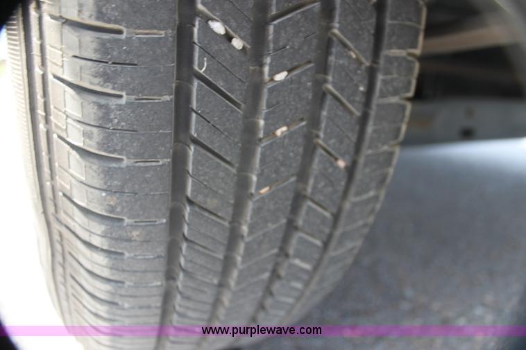 image for item H7380 2001 Dodge Caravan SE minivan