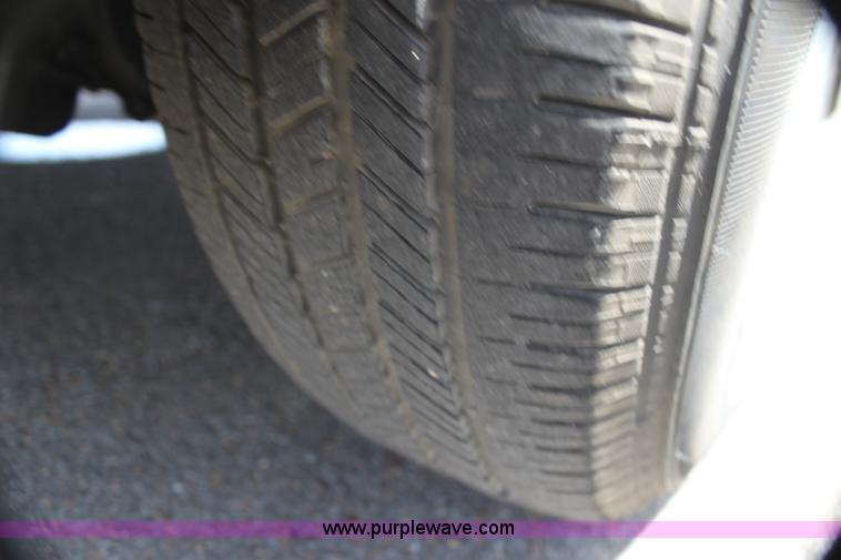 image for item H7380 2001 Dodge Caravan SE minivan