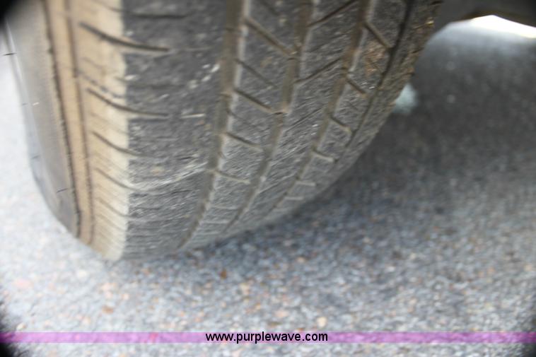 image for item H7380 2001 Dodge Caravan SE minivan