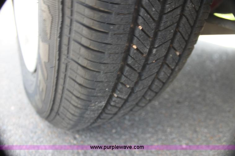 image for item H7380 2001 Dodge Caravan SE minivan