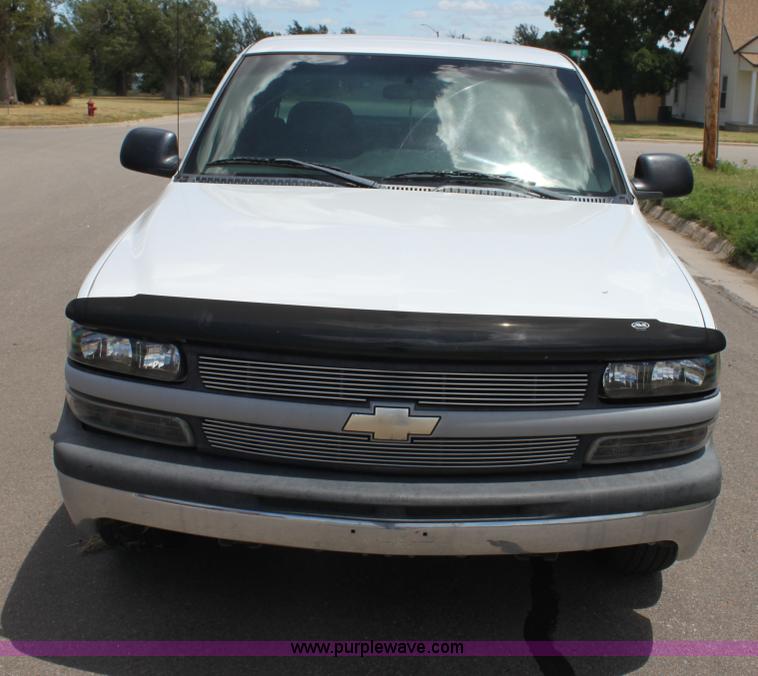 image for item H7381 2000 Chevrolet Silverado 1500 Ext. Cab pickup truck