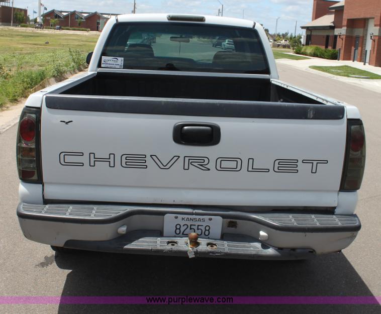 image for item H7381 2000 Chevrolet Silverado 1500 Ext. Cab pickup truck