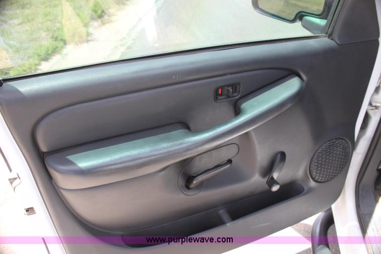 image for item H7381 2000 Chevrolet Silverado 1500 Ext. Cab pickup truck