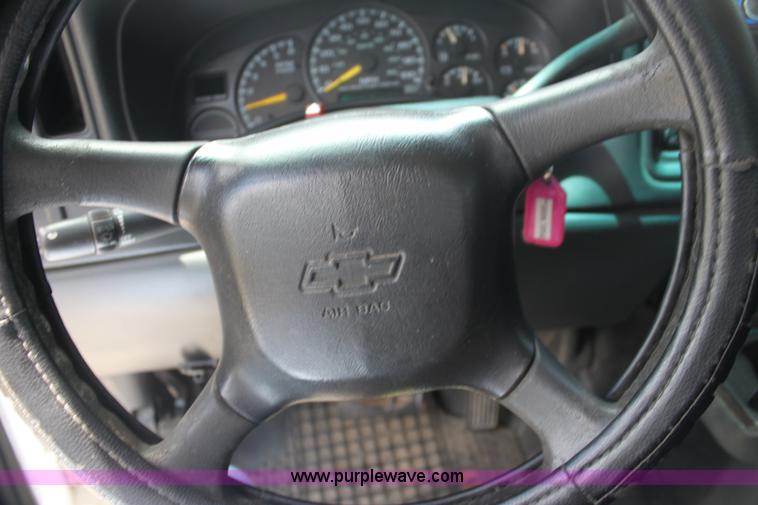 image for item H7381 2000 Chevrolet Silverado 1500 Ext. Cab pickup truck