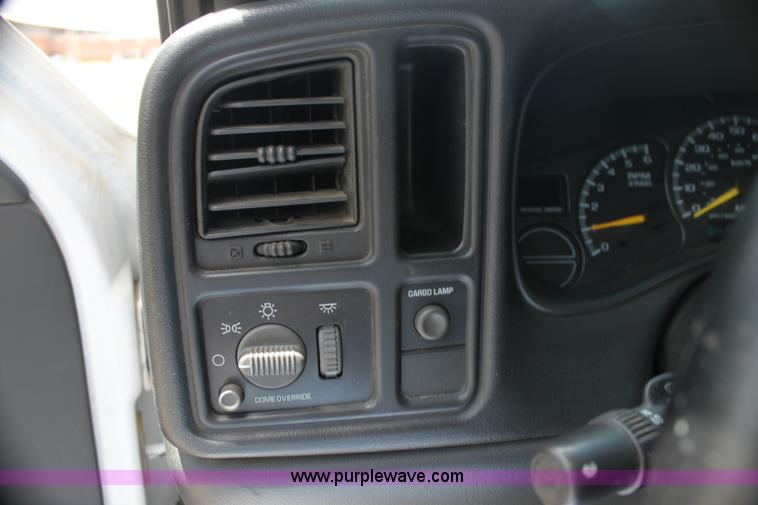 image for item H7381 2000 Chevrolet Silverado 1500 Ext. Cab pickup truck