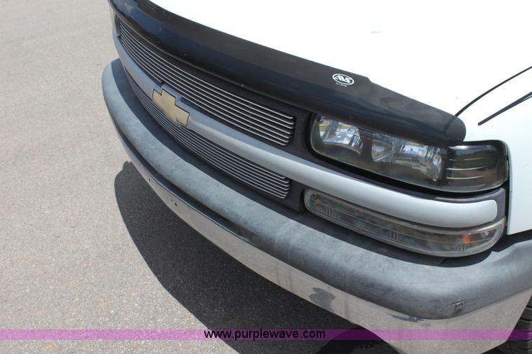 image for item H7381 2000 Chevrolet Silverado 1500 Ext. Cab pickup truck