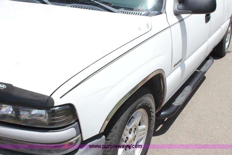 image for item H7381 2000 Chevrolet Silverado 1500 Ext. Cab pickup truck