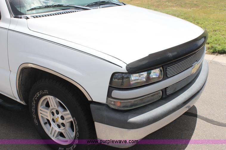 image for item H7381 2000 Chevrolet Silverado 1500 Ext. Cab pickup truck