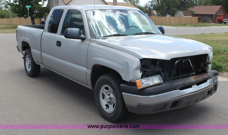 image for item H7382 2004 Chevrolet Silverado 1500 Ext. Cab pickup truck