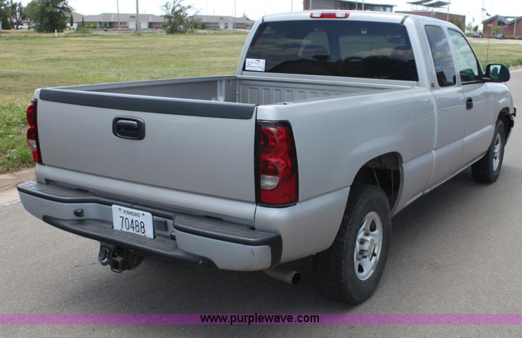 image for item H7382 2004 Chevrolet Silverado 1500 Ext. Cab pickup truck