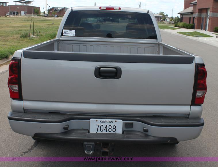 image for item H7382 2004 Chevrolet Silverado 1500 Ext. Cab pickup truck