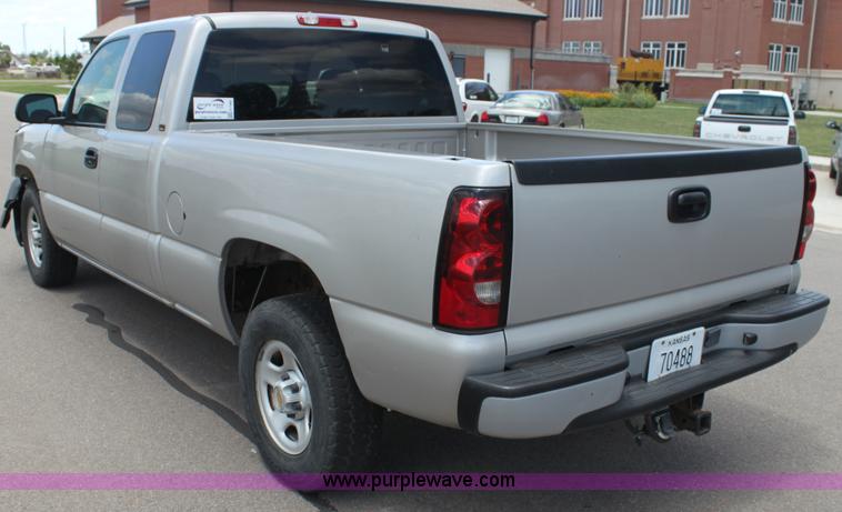image for item H7382 2004 Chevrolet Silverado 1500 Ext. Cab pickup truck