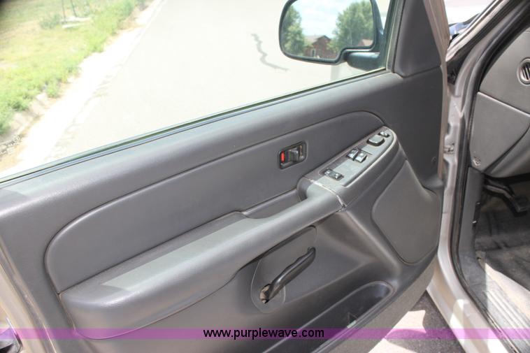 image for item H7382 2004 Chevrolet Silverado 1500 Ext. Cab pickup truck