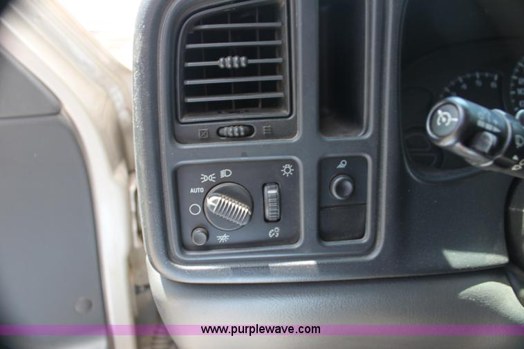 image for item H7382 2004 Chevrolet Silverado 1500 Ext. Cab pickup truck