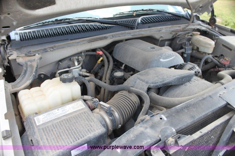 image for item H7382 2004 Chevrolet Silverado 1500 Ext. Cab pickup truck