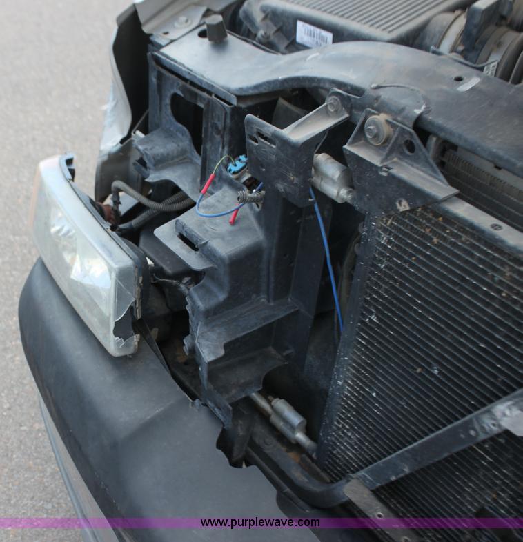 image for item H7382 2004 Chevrolet Silverado 1500 Ext. Cab pickup truck