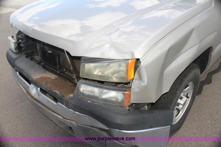 image for item H7382 2004 Chevrolet Silverado 1500 Ext. Cab pickup truck