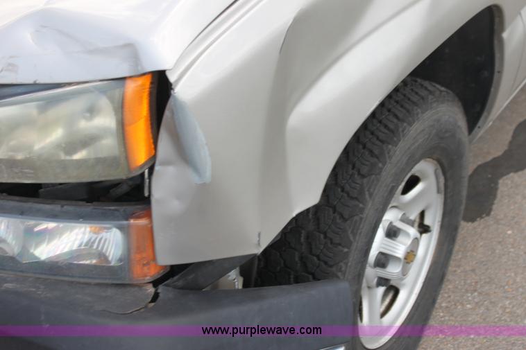 image for item H7382 2004 Chevrolet Silverado 1500 Ext. Cab pickup truck