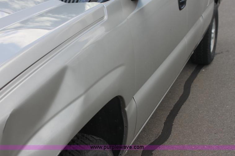 image for item H7382 2004 Chevrolet Silverado 1500 Ext. Cab pickup truck