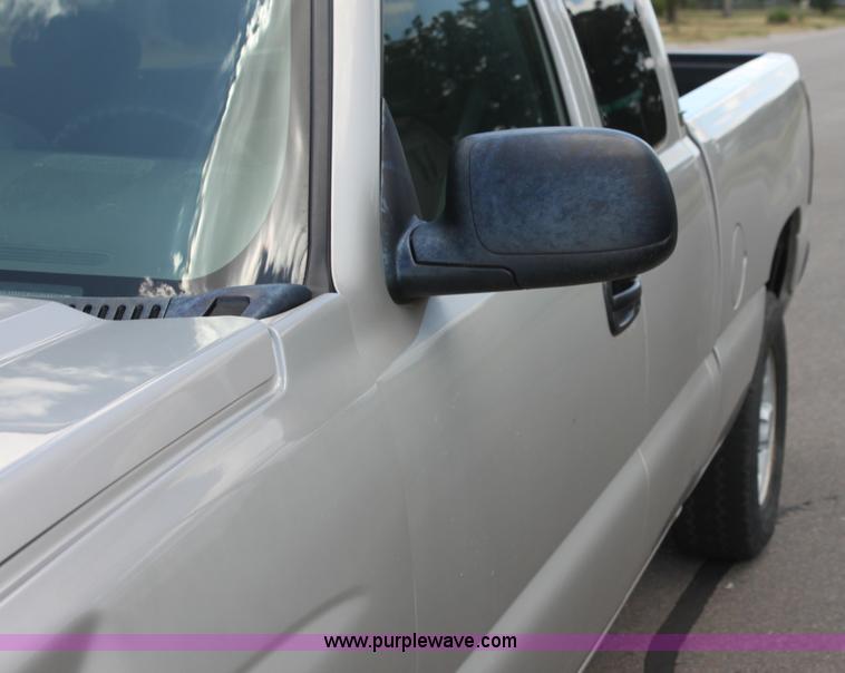 image for item H7382 2004 Chevrolet Silverado 1500 Ext. Cab pickup truck