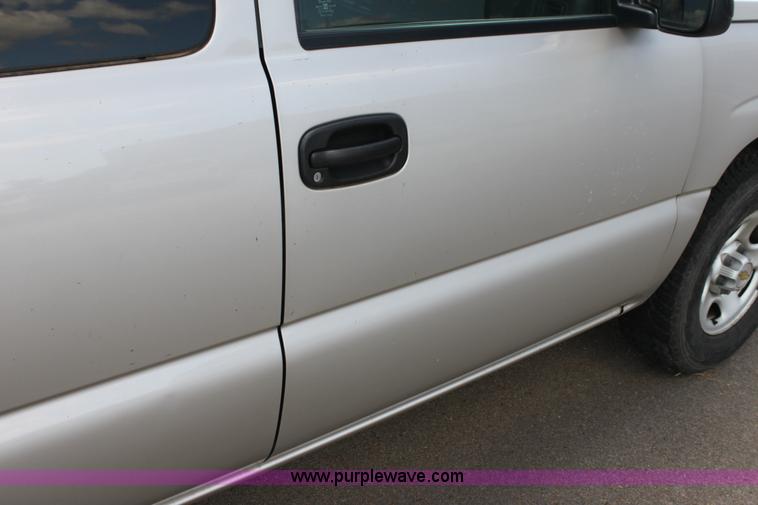 image for item H7382 2004 Chevrolet Silverado 1500 Ext. Cab pickup truck