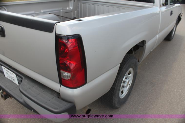 image for item H7382 2004 Chevrolet Silverado 1500 Ext. Cab pickup truck