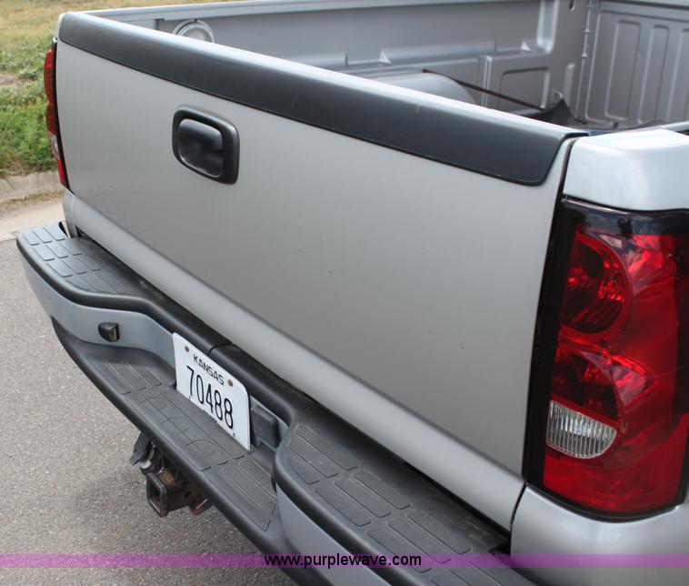 image for item H7382 2004 Chevrolet Silverado 1500 Ext. Cab pickup truck