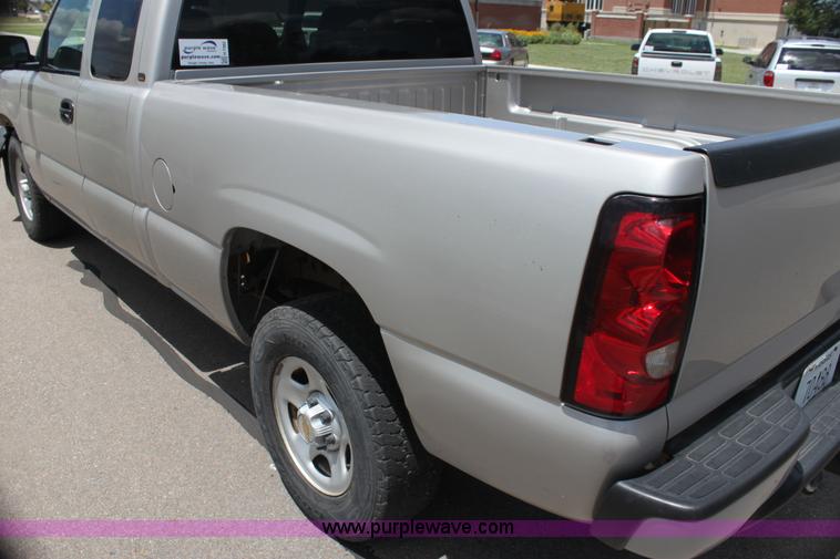 image for item H7382 2004 Chevrolet Silverado 1500 Ext. Cab pickup truck