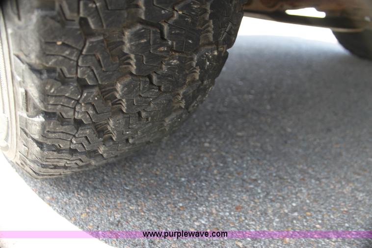 image for item H7382 2004 Chevrolet Silverado 1500 Ext. Cab pickup truck