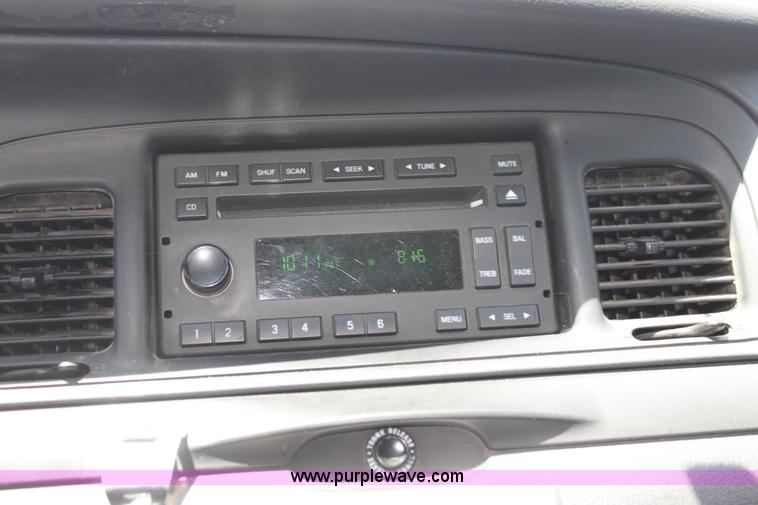 image for item H7383 2007 Ford Crown Victoria Police Interceptor