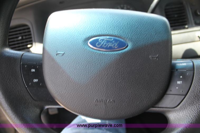 image for item H7383 2007 Ford Crown Victoria Police Interceptor