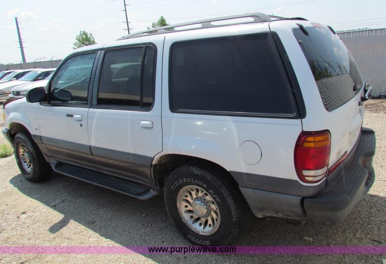 image for item H7395 1998 Mercury Mountaineer SUV