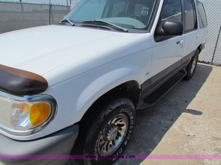 image for item H7395 1998 Mercury Mountaineer SUV