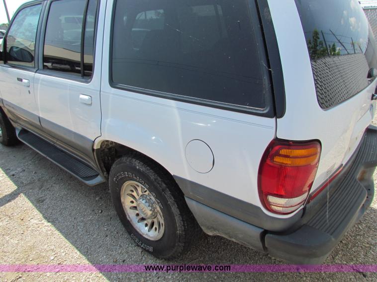 image for item H7395 1998 Mercury Mountaineer SUV