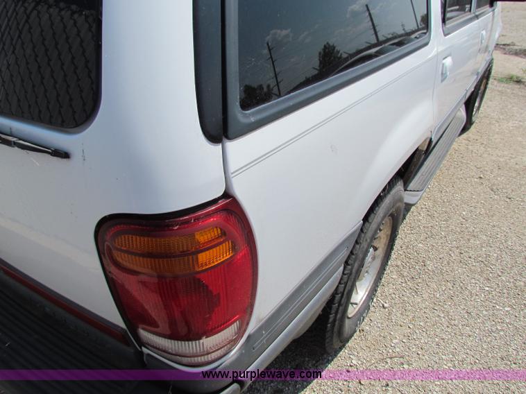 image for item H7395 1998 Mercury Mountaineer SUV