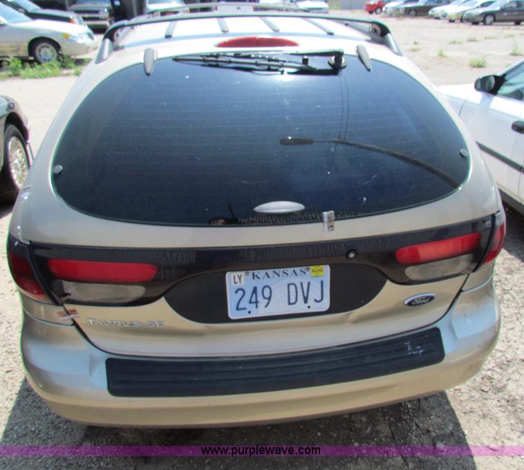 image for item H7397 2001 Ford Taurus SE