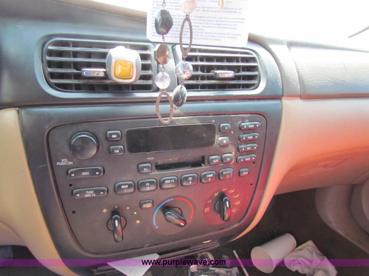 image for item H7397 2001 Ford Taurus SE