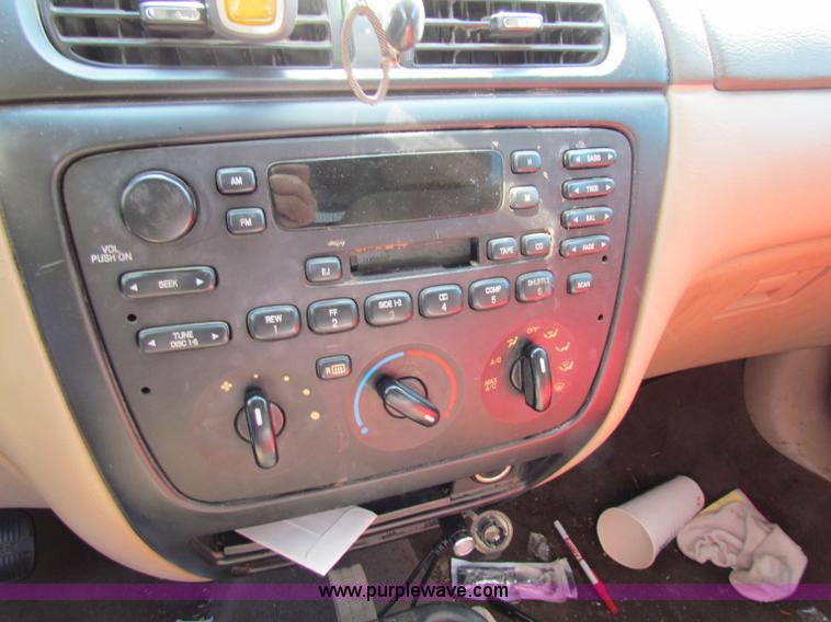 image for item H7397 2001 Ford Taurus SE