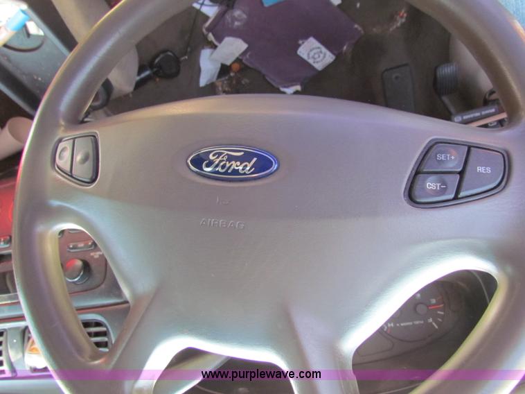 image for item H7397 2001 Ford Taurus SE