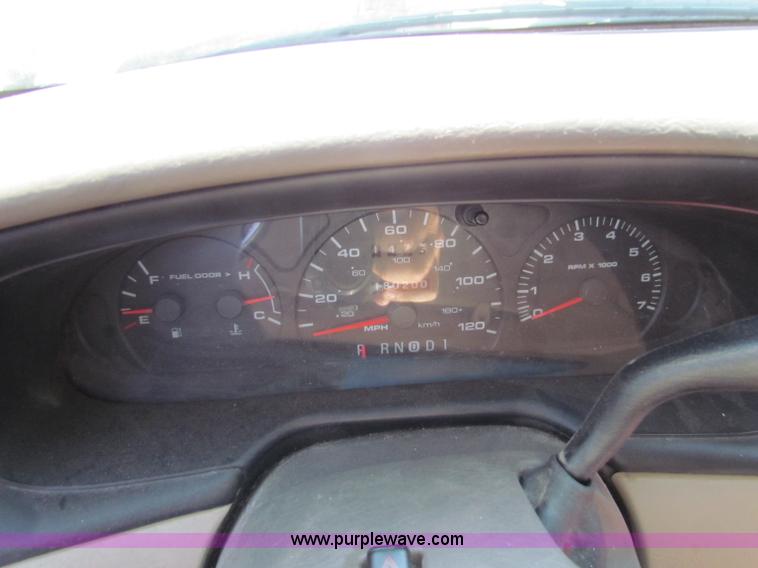 image for item H7397 2001 Ford Taurus SE