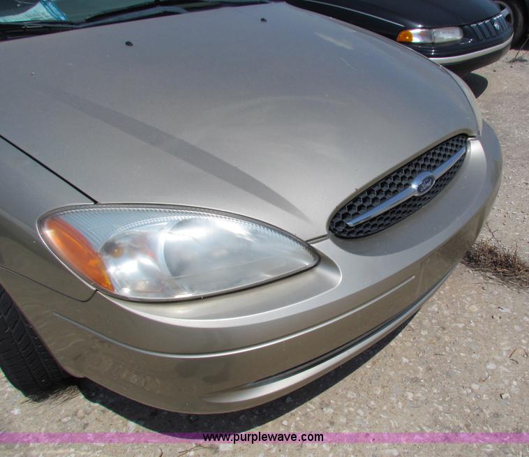 image for item H7397 2001 Ford Taurus SE