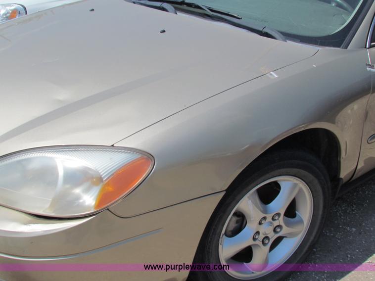 image for item H7397 2001 Ford Taurus SE