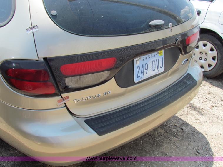image for item H7397 2001 Ford Taurus SE