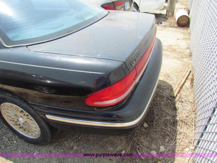 image for item H7398 1996 Chrysler Concorde LX