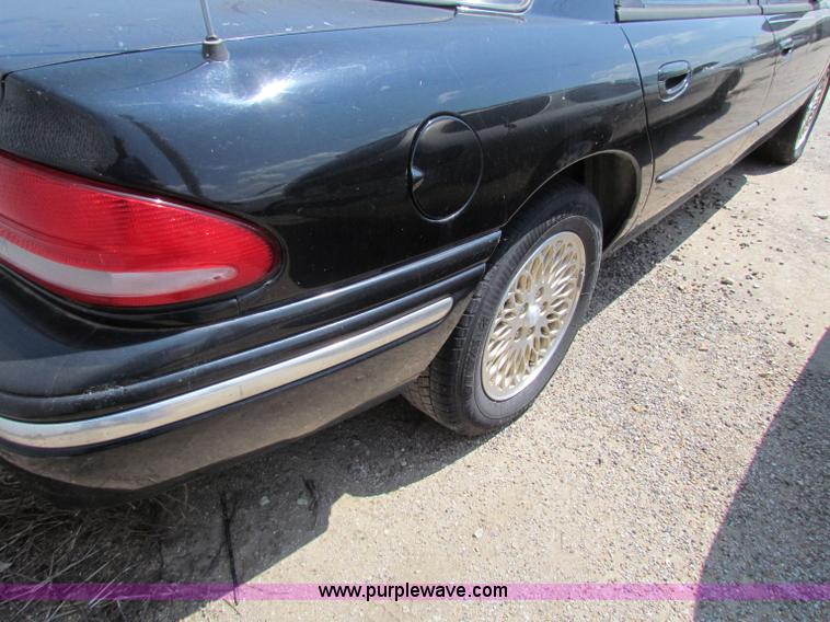 image for item H7398 1996 Chrysler Concorde LX