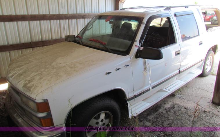image for item H7399 1995 Chevrolet Suburban C1500 SUV
